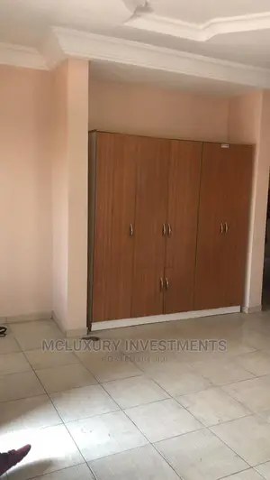 3bdrm Block of Flats in Chevyview Estate for rent