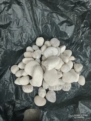 Crystal White Round Chippings/Stone