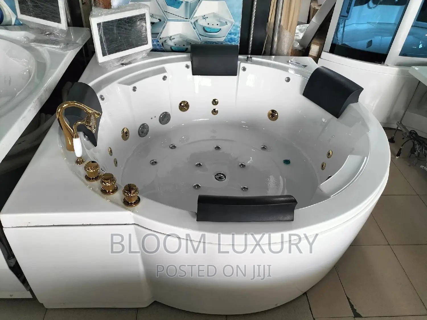 Round Jacuzzi Bathtub