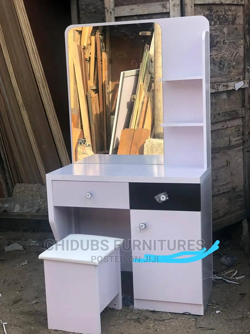 Quality Well Designed Dressing Mirror