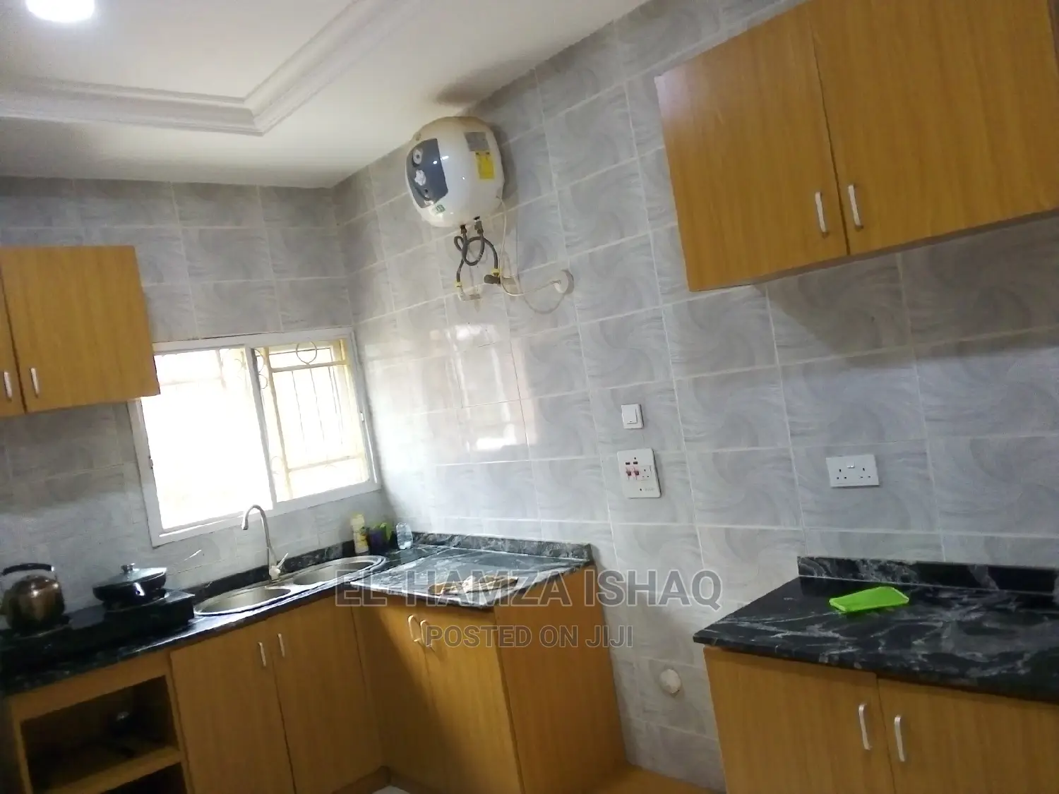3bdrm Block of Flats in Amac, Lugbe District for sale