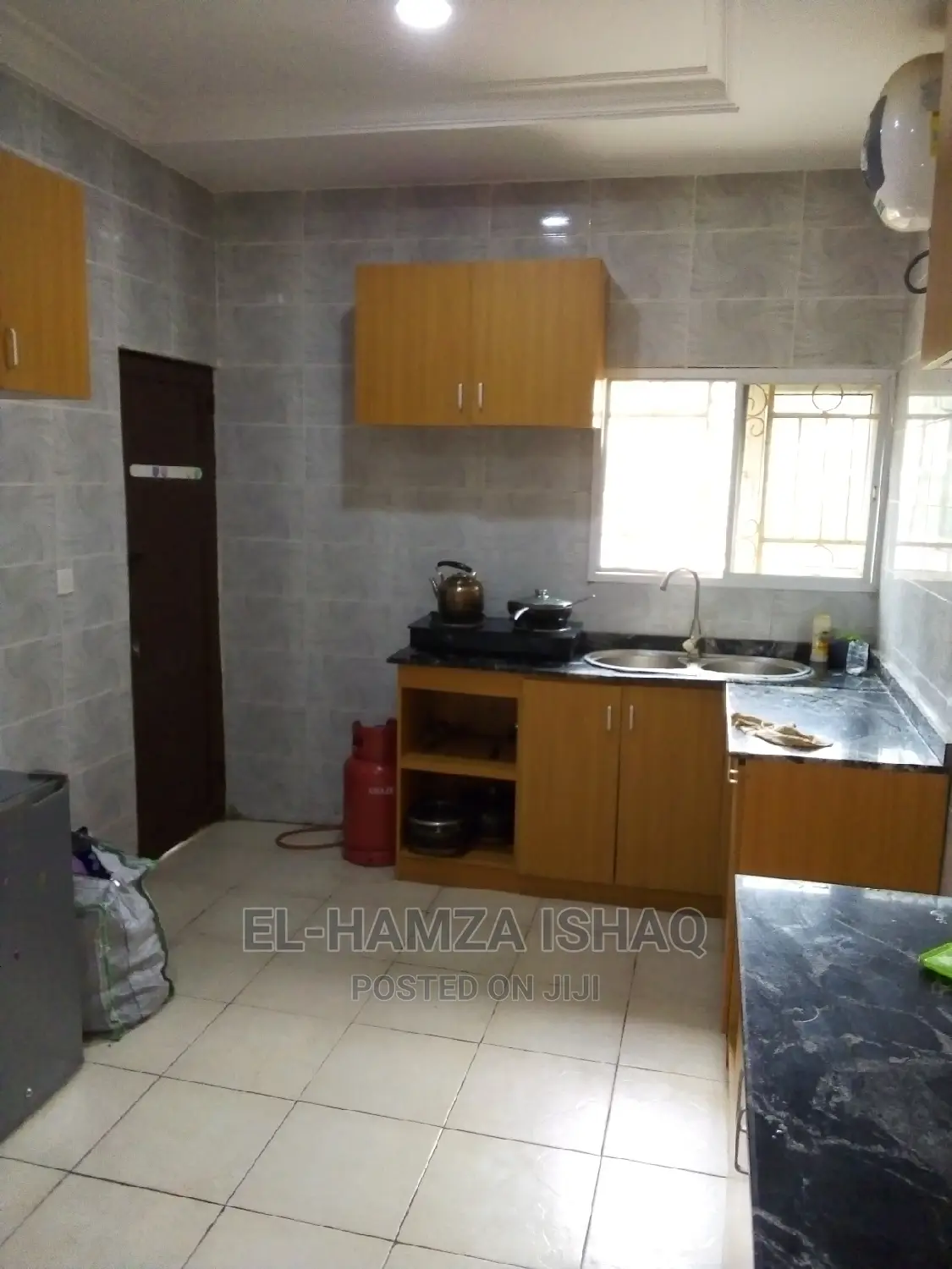 3bdrm Block of Flats in Amac, Lugbe District for sale