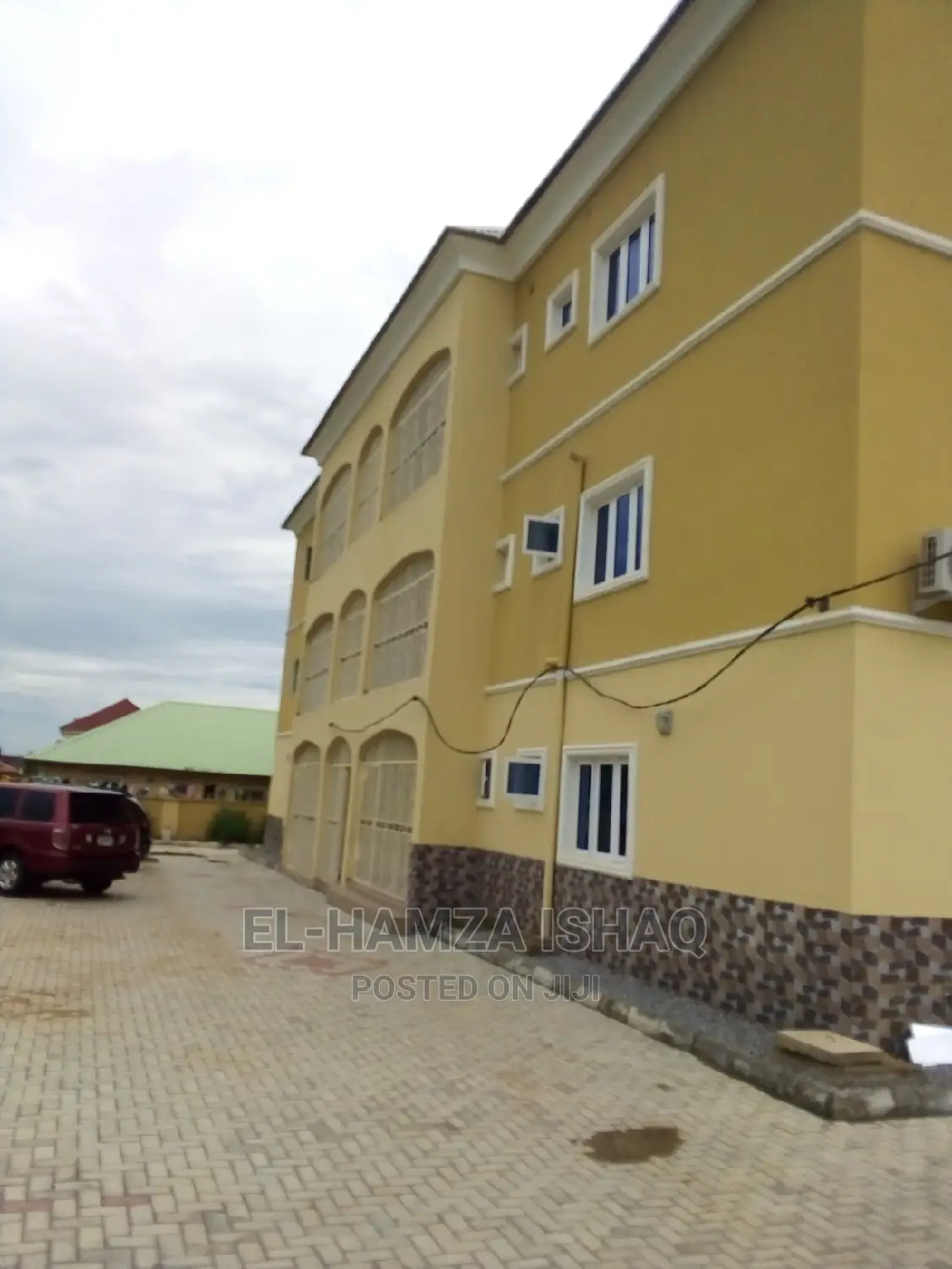 3bdrm Block of Flats in Amac, Lugbe District for sale