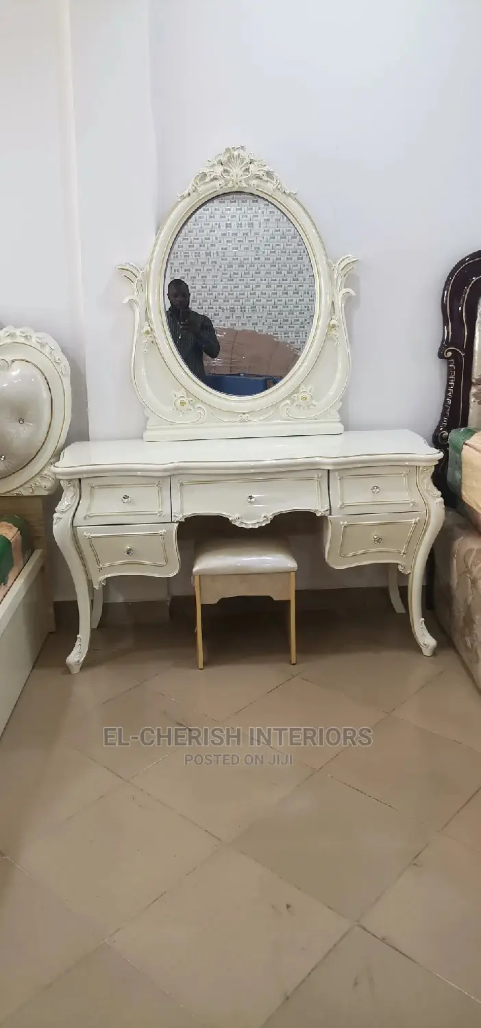 Forign Royal White Antique Bed