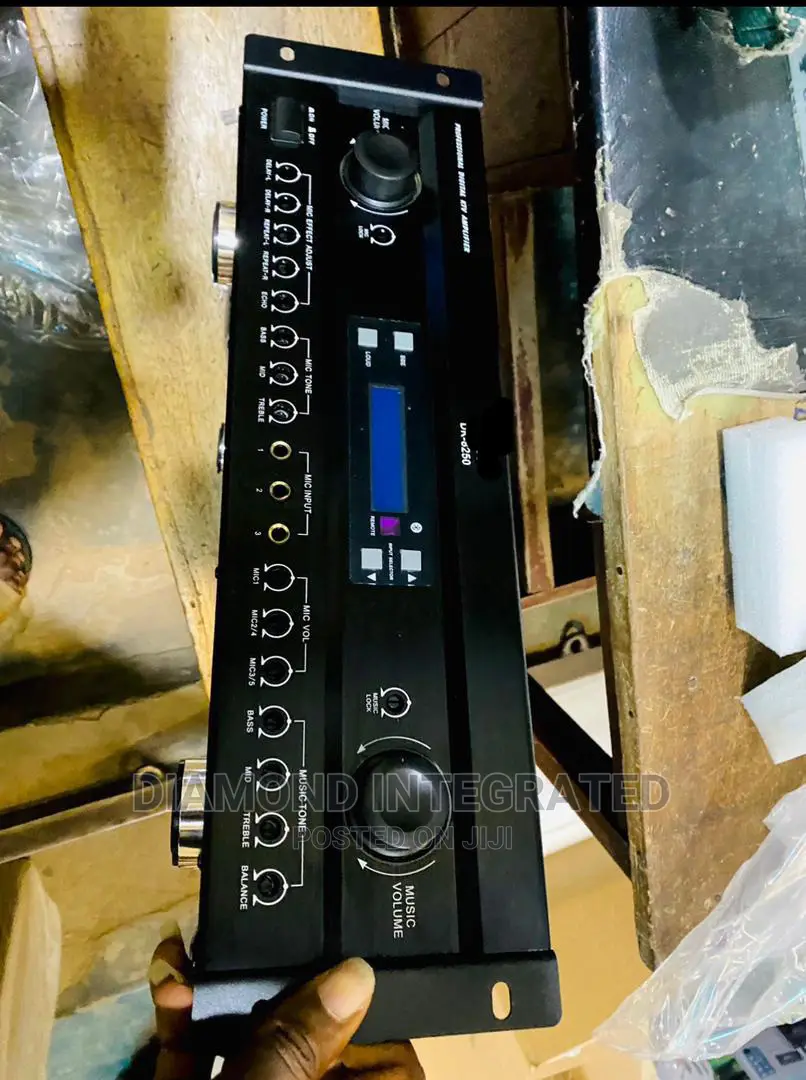 BOSE 3000 Watts Amplifier With Bluetooth