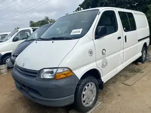 Toyota HiAce 2005