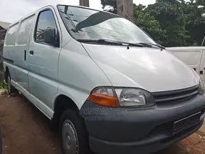 Toyota HiAce 2006