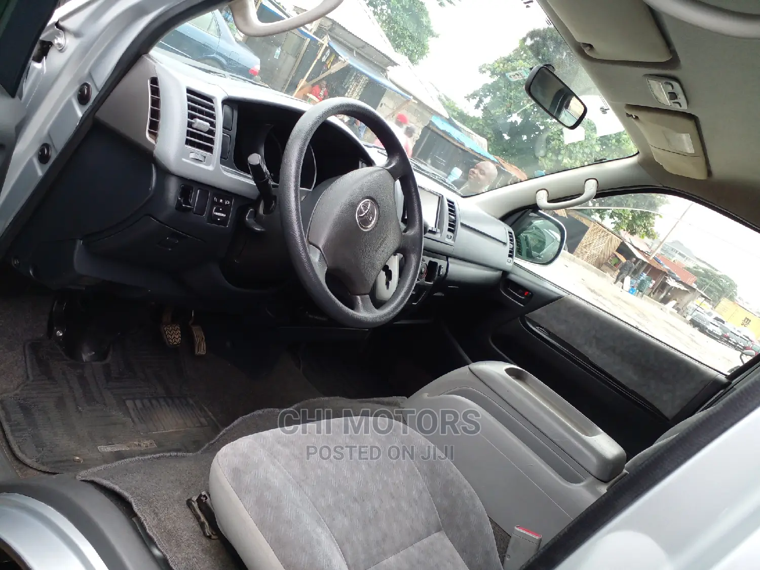 Toyota HiAce 2012 Silver