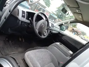 Toyota HiAce 2012 Silver