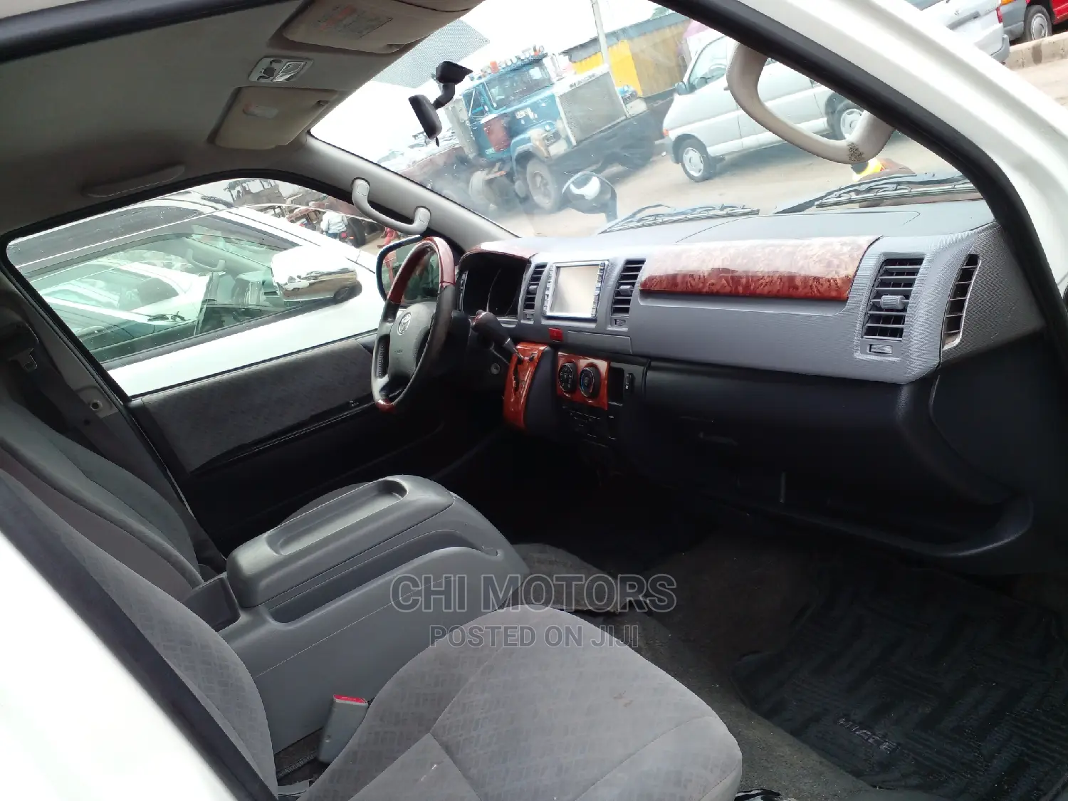 Toyota HiAce 2012 White