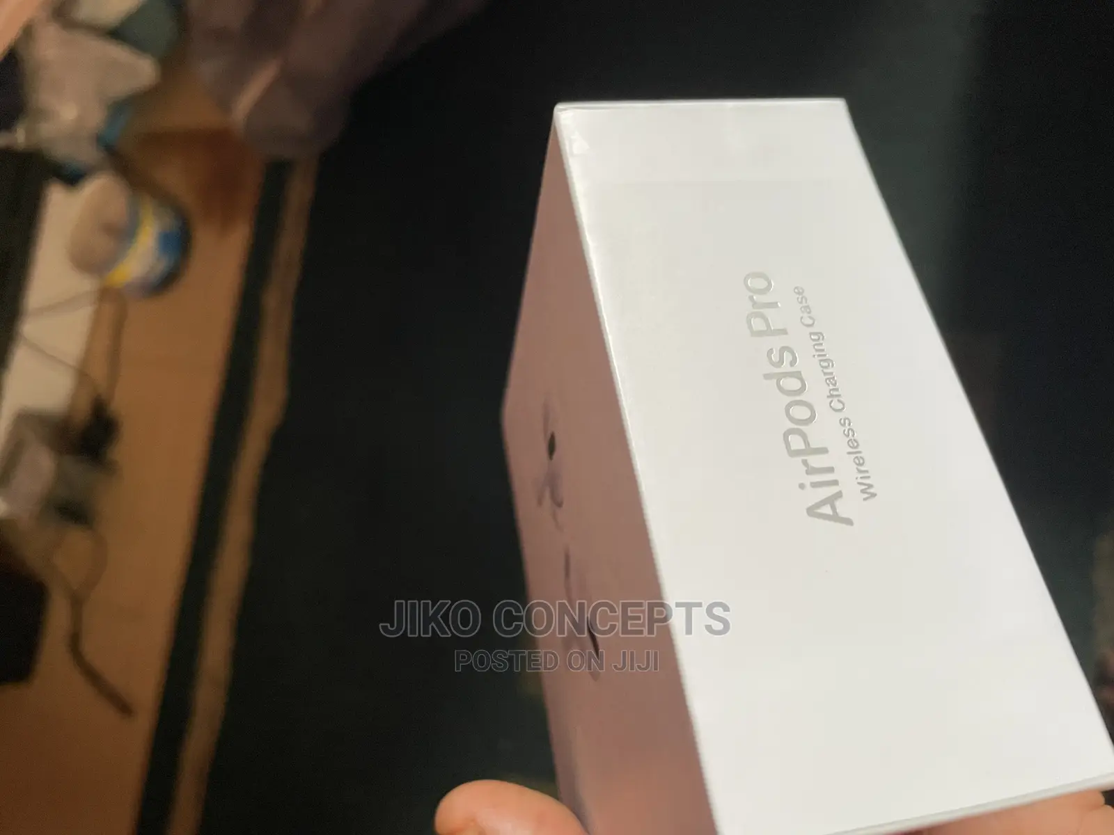 Airpods Pro (Wireless Charging Case)