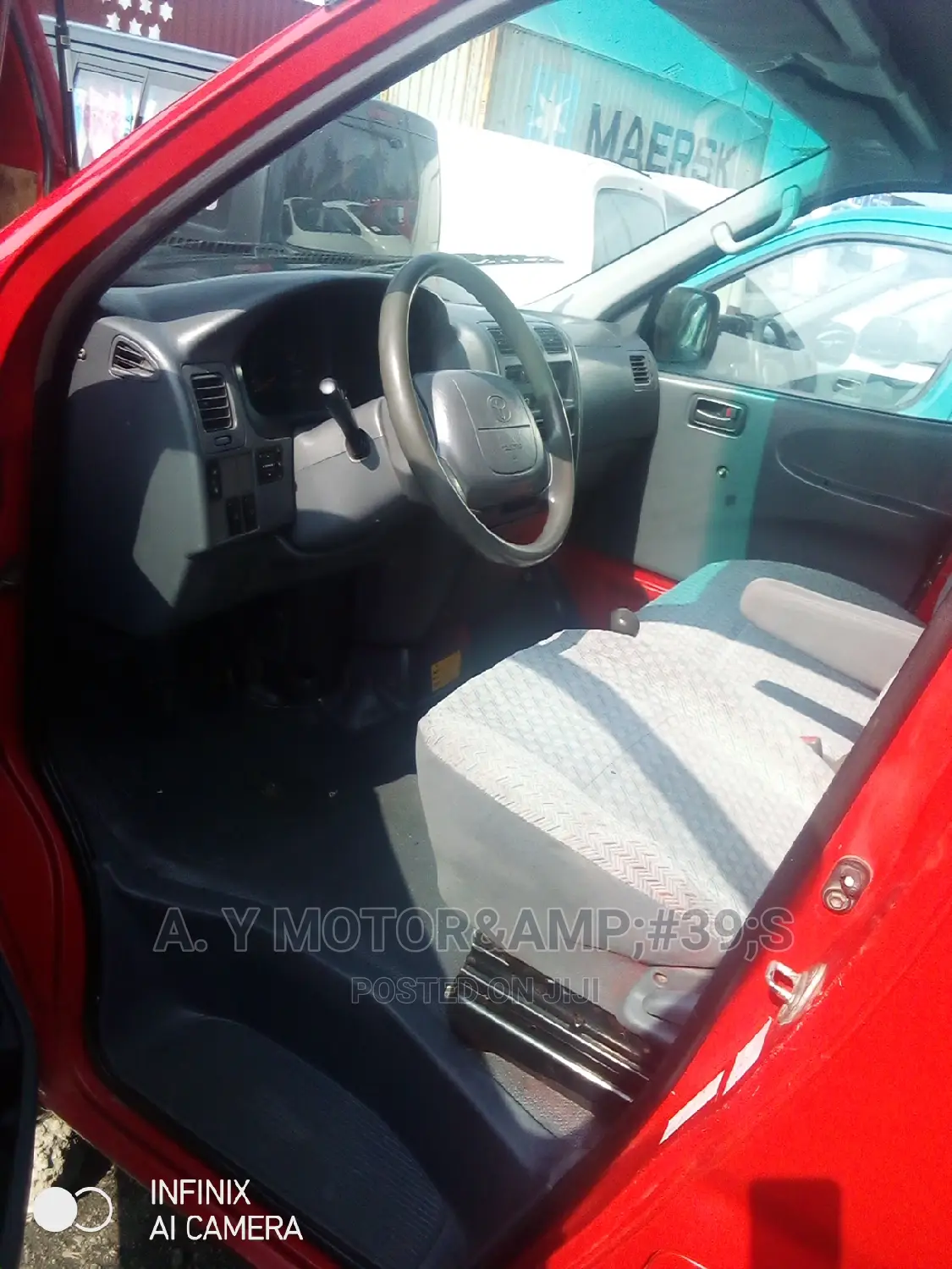 Toyota HiAce 2003 Red