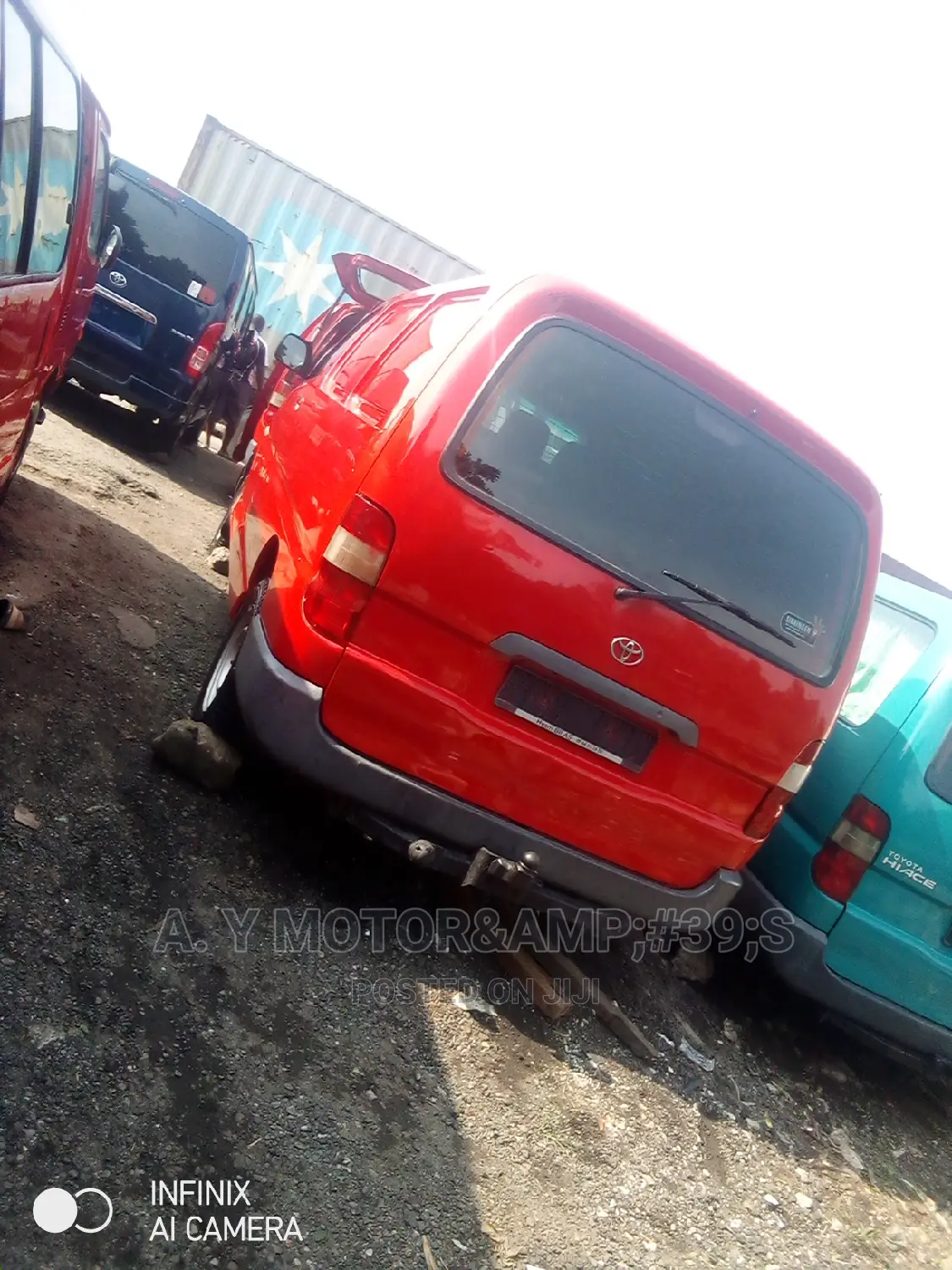 Toyota HiAce 2003 Red