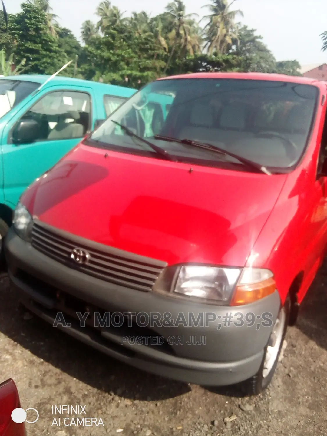 Toyota HiAce 2003 Red