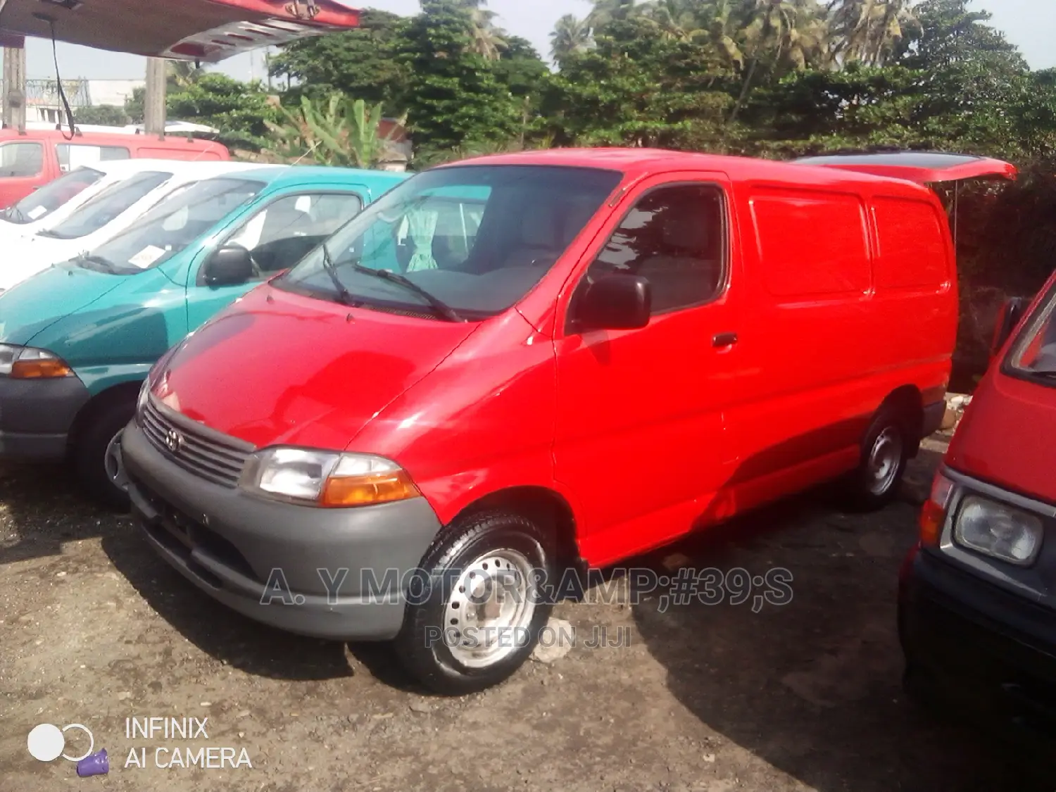 Toyota HiAce 2003 Red