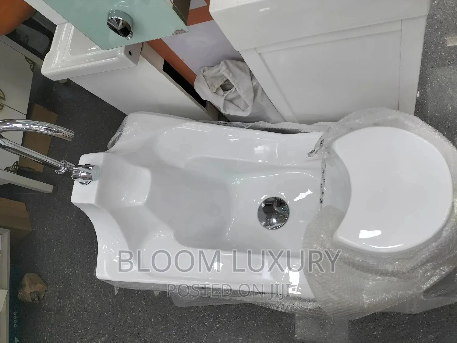 Pedicure Bowl With Seater
