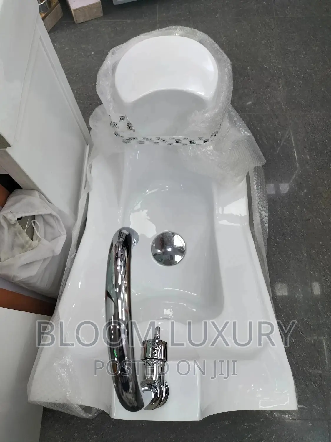 Pedicure Bowl With Seater