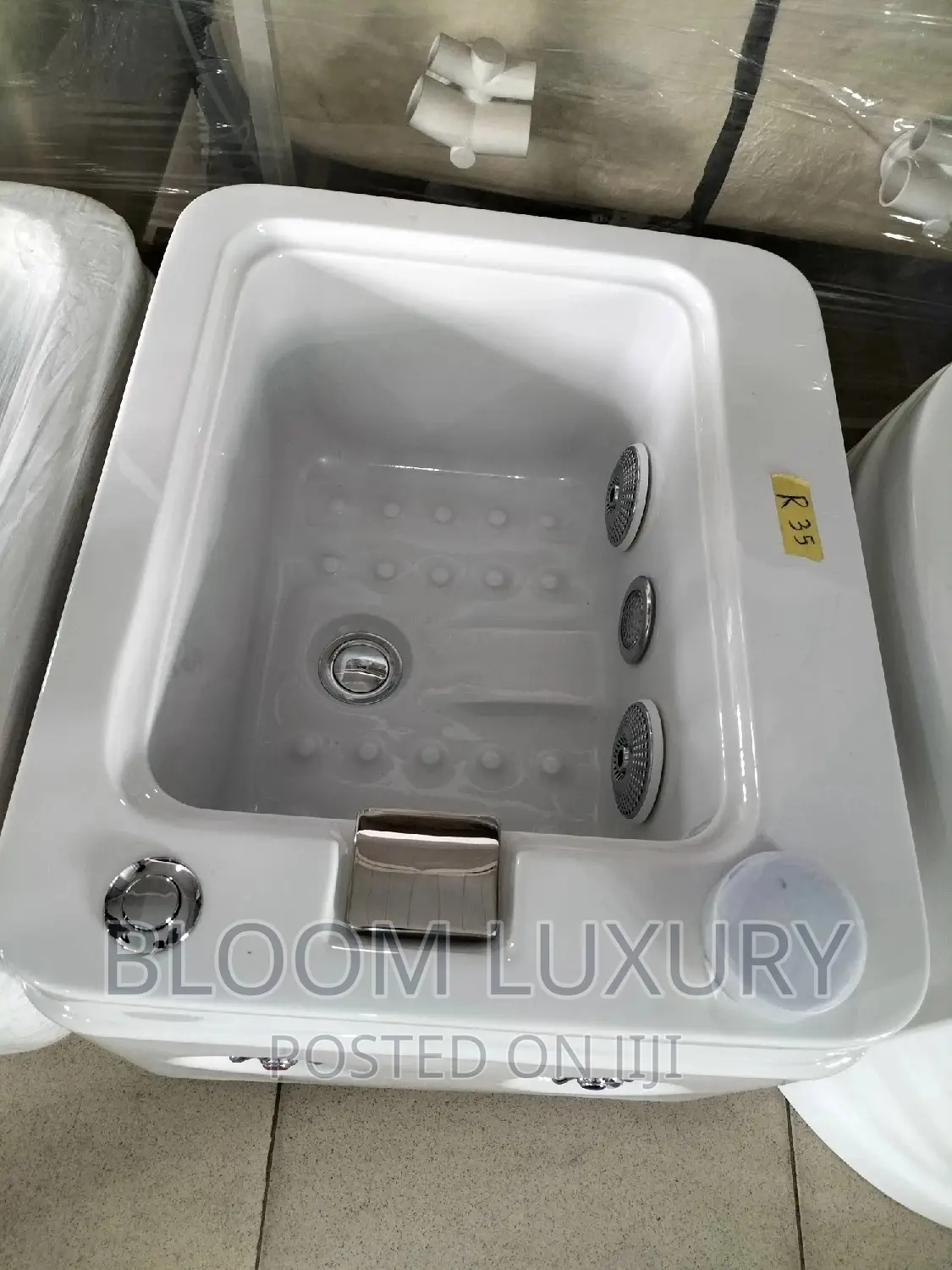 Pedicure Bowl With Message Jet