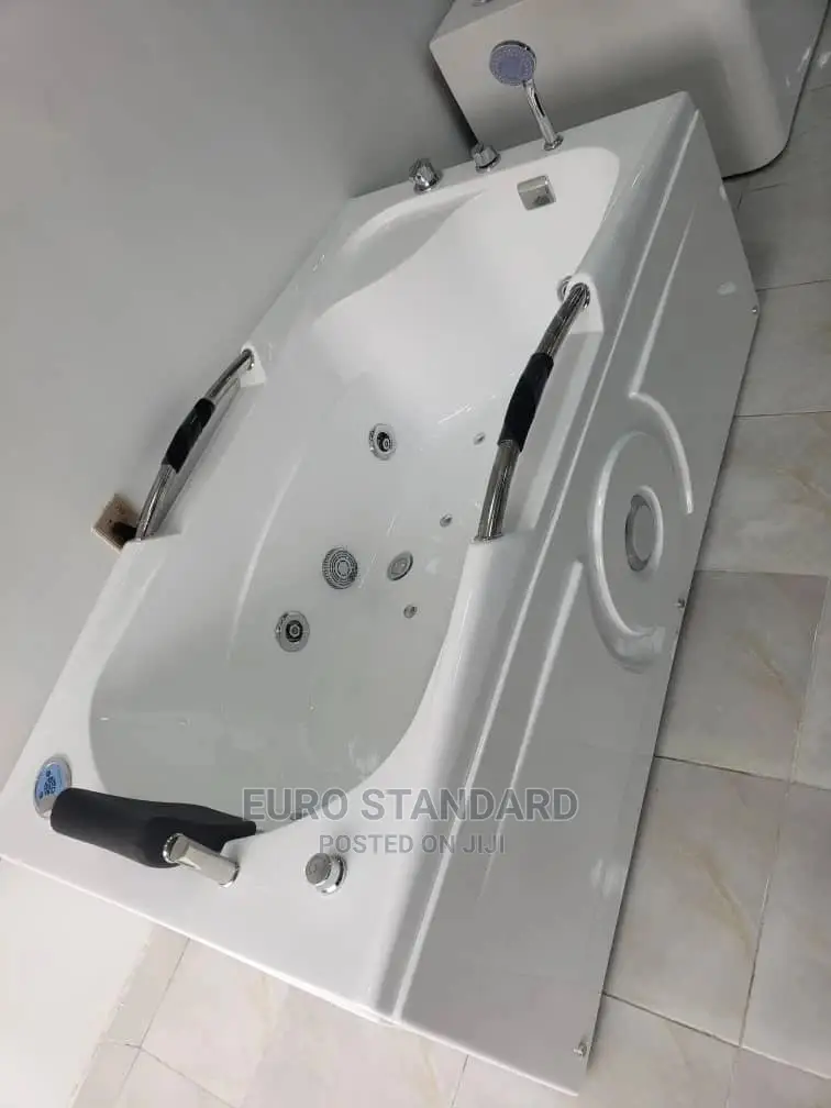 Single Jacuzzi Bathtub