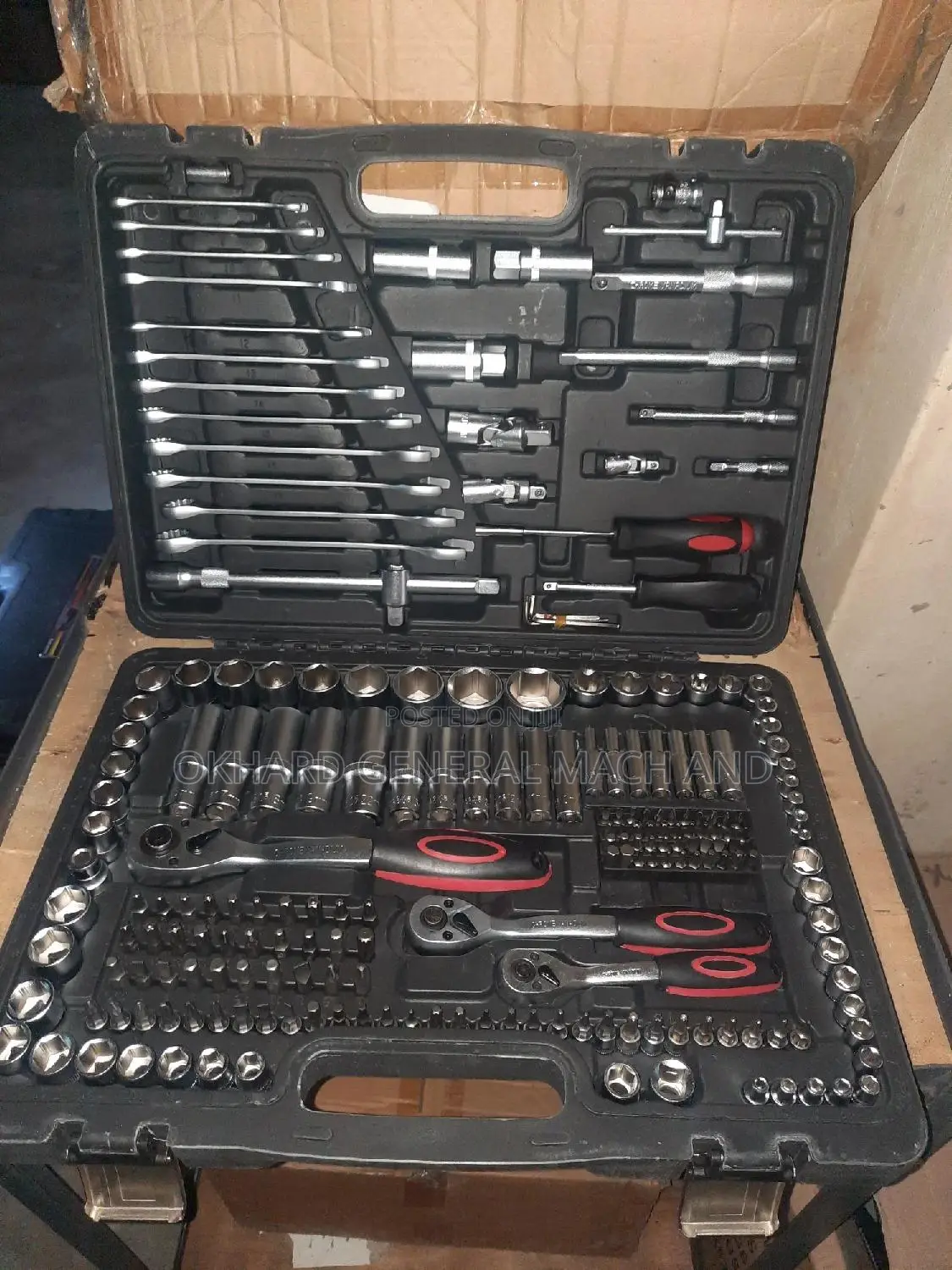 Socket Set Tools Box (216 PCS)