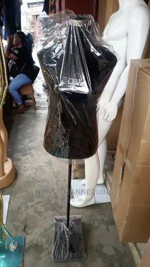 Black Body Female Dressform Display Stand With Metal Base
