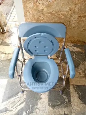Commode Toilet Chair for Elderly With Seat and Bedpan
