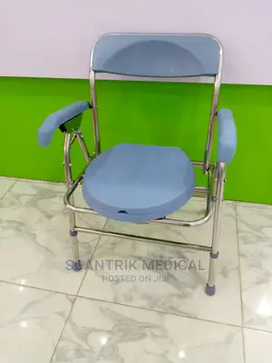 Steel Portable Toilet Commode Chair With Armrest