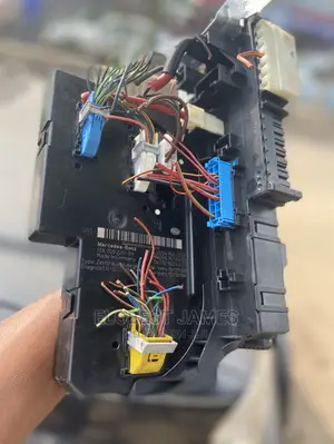 Mercedes Benz C Class C300 SAM Control Unit Module Fuse Box