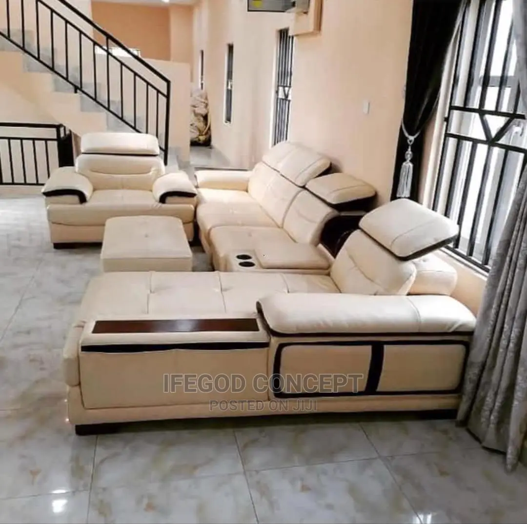 7 Seater Sectional Leather Sofa Set.