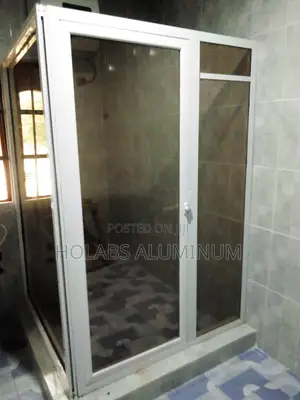 Bathroom Cubicle With Aluminum