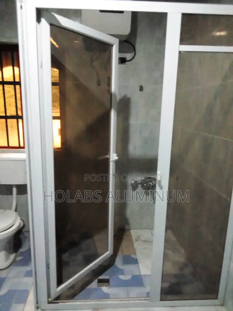 Bathroom Cubicle With Aluminum