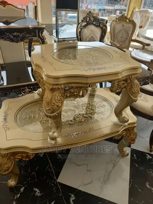 High Quality Royal Table With Side Stools