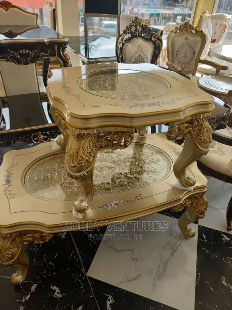 High Quality Royal Table With Side Stools