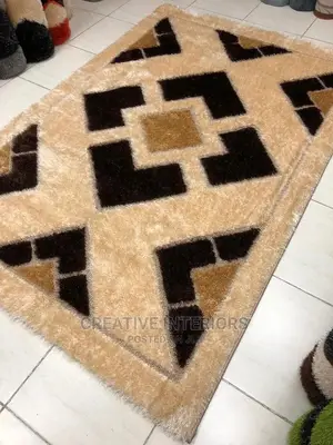 High Quality 4 by 6 Designer Fluffy Super Soft Center Rug.