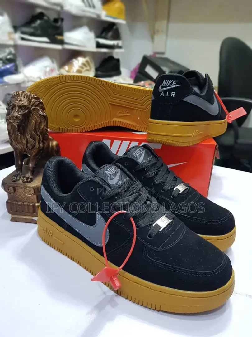 Nike SNEAKERS