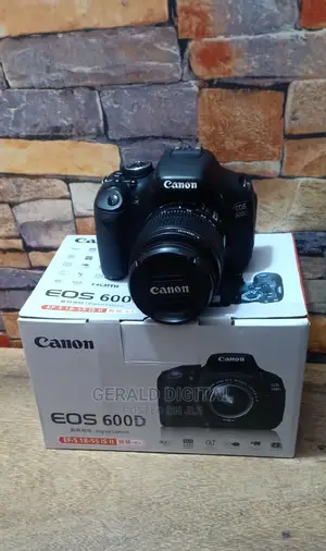 Canon EOS 600D. Lens 18-55mm Camera
