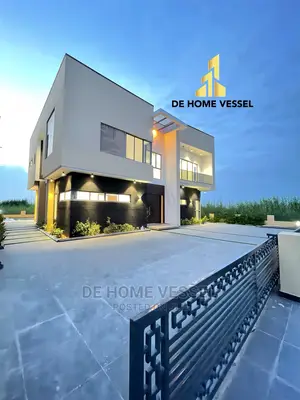 5bdrm Duplex in Chevron for Sale