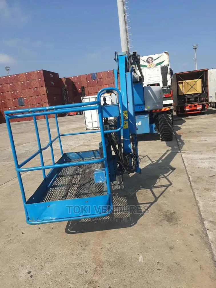 Cherrypicker Manlift
