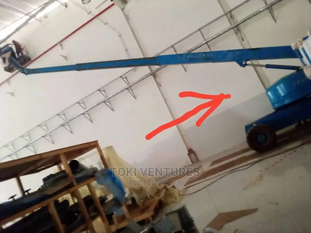Cherrypicker Manlift