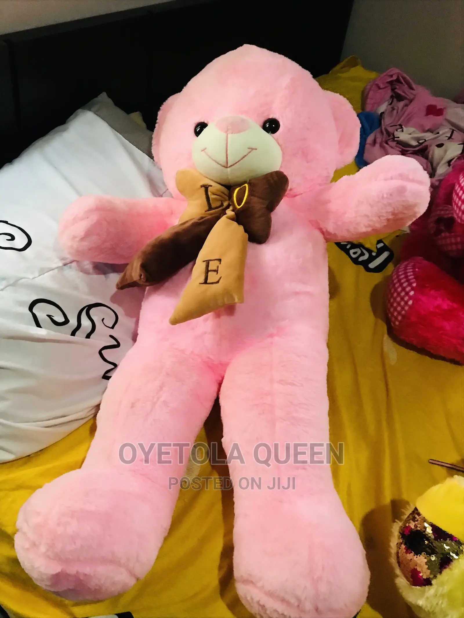 Giant And Medium Sizes Teddybears