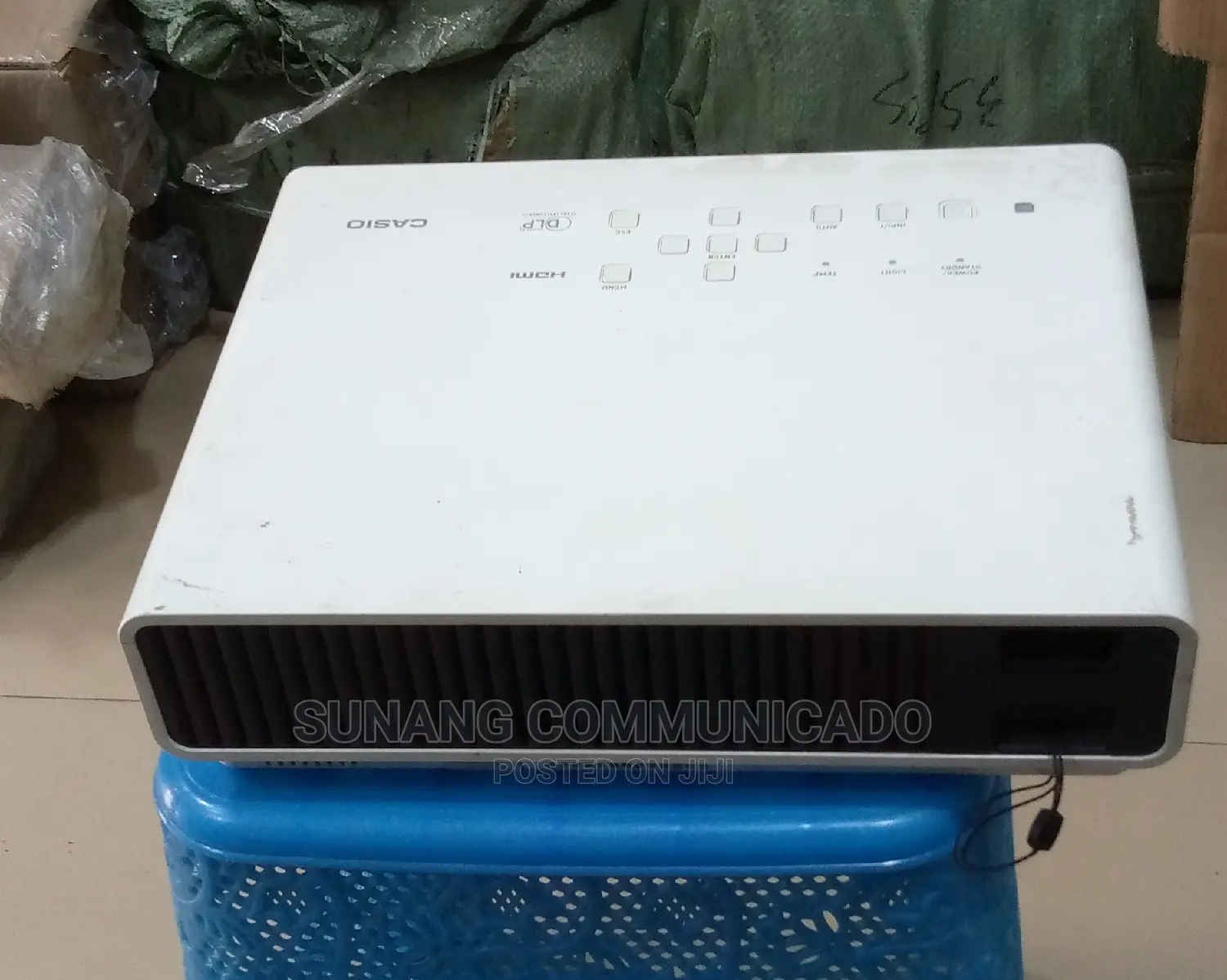 Casio Projector 2000 Lumens