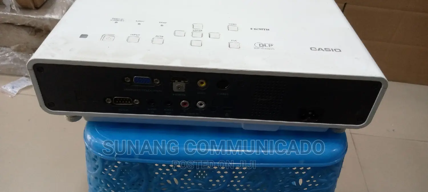 Casio Projector 2000 Lumens