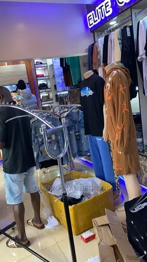 Wavery Clothes Single Pole Rack Display
