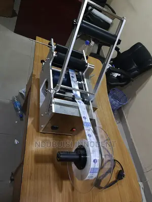 Round Bottle Sticker Labeling Machine
