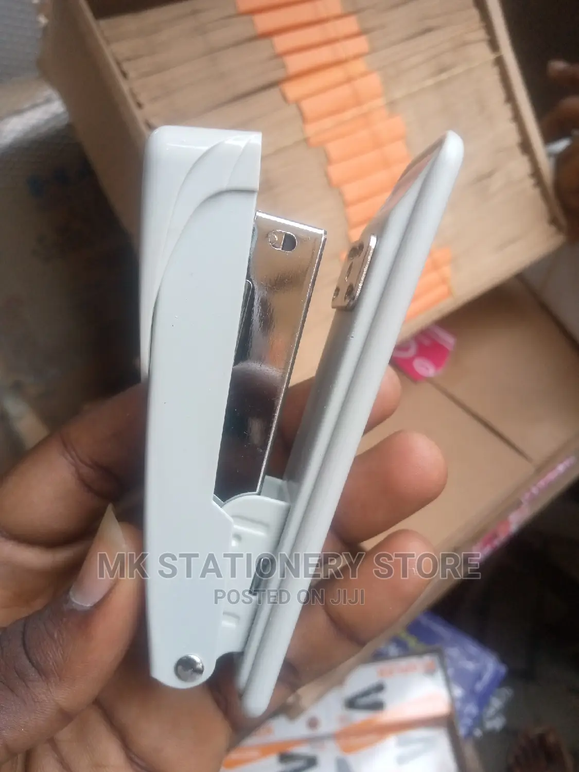 Medium Stapler Comfortab Feel Durable Uses 24/6 26/6 Staples