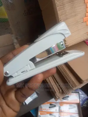Medium Stapler Comfortab Feel Durable Uses 24/6 26/6 Staples