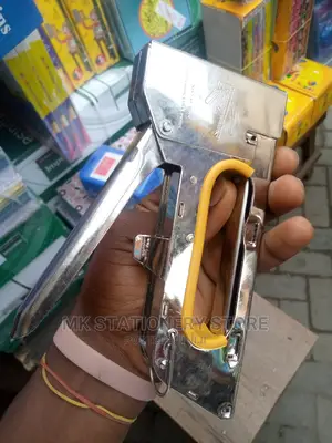 Gun Tacker 4mm - 8mm Uses 13/4-6-8 Staples