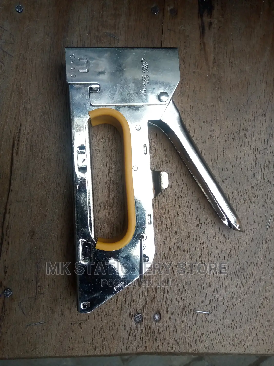 Gun Tacker 4mm - 8mm Uses 13/4-6-8 Staples