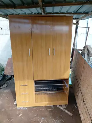 HDF 3doors Waldrobe.