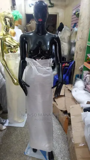 Size 8 Glossy Black Female Mannequin With Red Lips